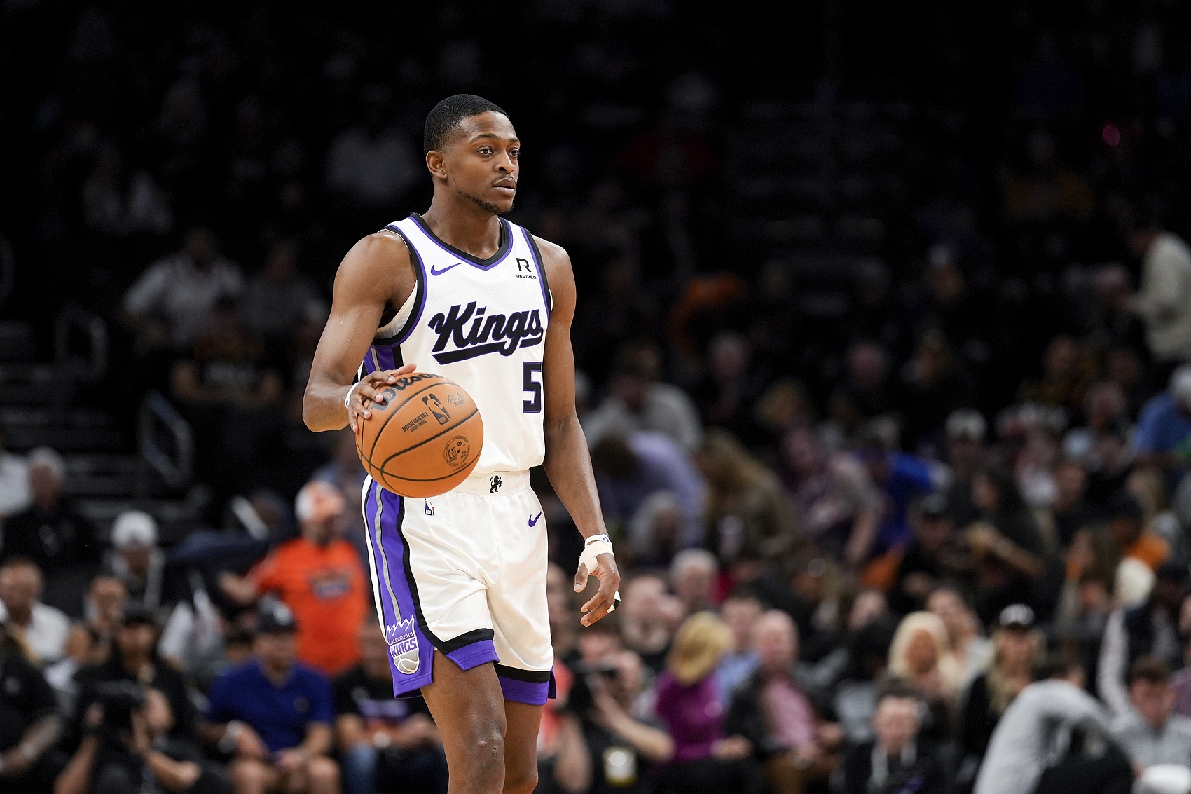 高管：國(guó)王對(duì)馬刺要價(jià)4支選秀權(quán) 但?？怂沟暮贤岏R刺占主動(dòng)